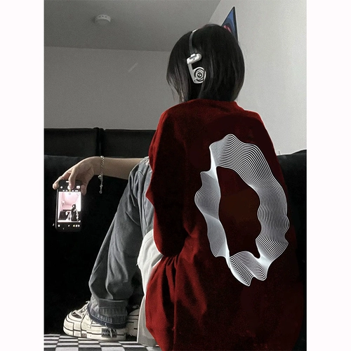 Бордовая дизайнерская футболка, европейский стиль, стиль «Хай стрит», в американском стиле, короткий рукав, тренд сезона