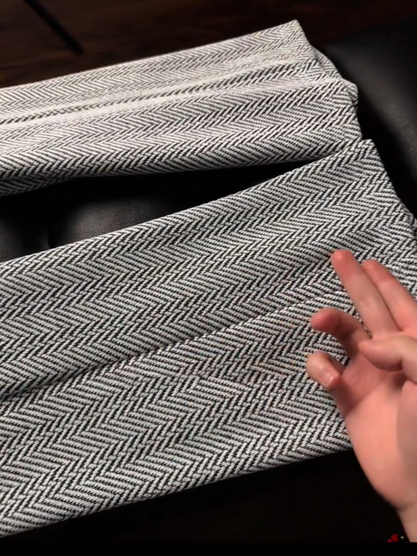 Herringbone Casual Pants for Men, Autumn and Winter, Fleece-Lined, Thick, Heavy-Duty Straight-Leg Sweatpants, Loose and Drapey Wide-Leg Pants