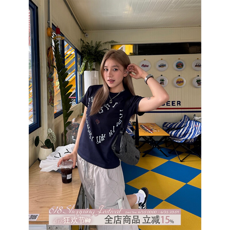 Chuanchuanye American-Style Original Retro Regular Shoulder Short-Length Non-Belly-Baring Short-Sleeve T-Shirt for Women, Street-Style Loose Summer Top, Trendy Chuanchuanye American-Style Original Retro Regular Shoulder Short-Length Non-Belly-Baring Short-Sleeve T-Shirt for Women, Street-Style Loose Summer Top, Trendy