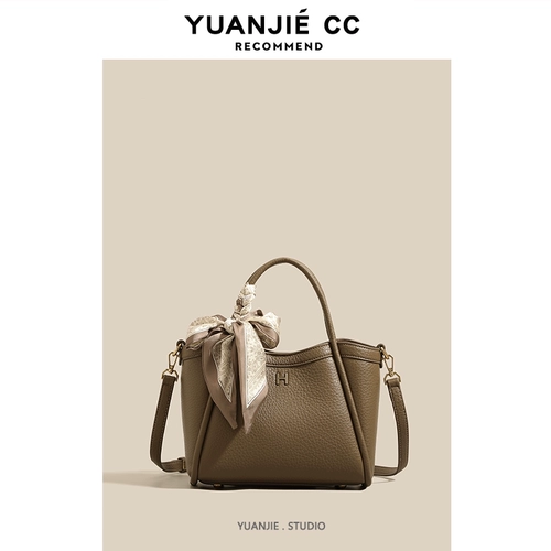 Демисезонная небольшая дизайнерская модная сумка на одно плечо, из натуральной кожи