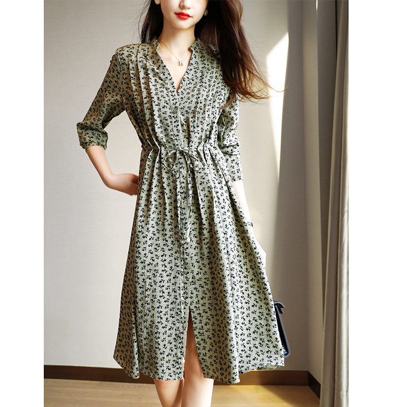 Gentle Wind high-end Crushed Flowers Foreign Dress Women 2022 Spring New Temperament Close-up Lace V collar A long skirt