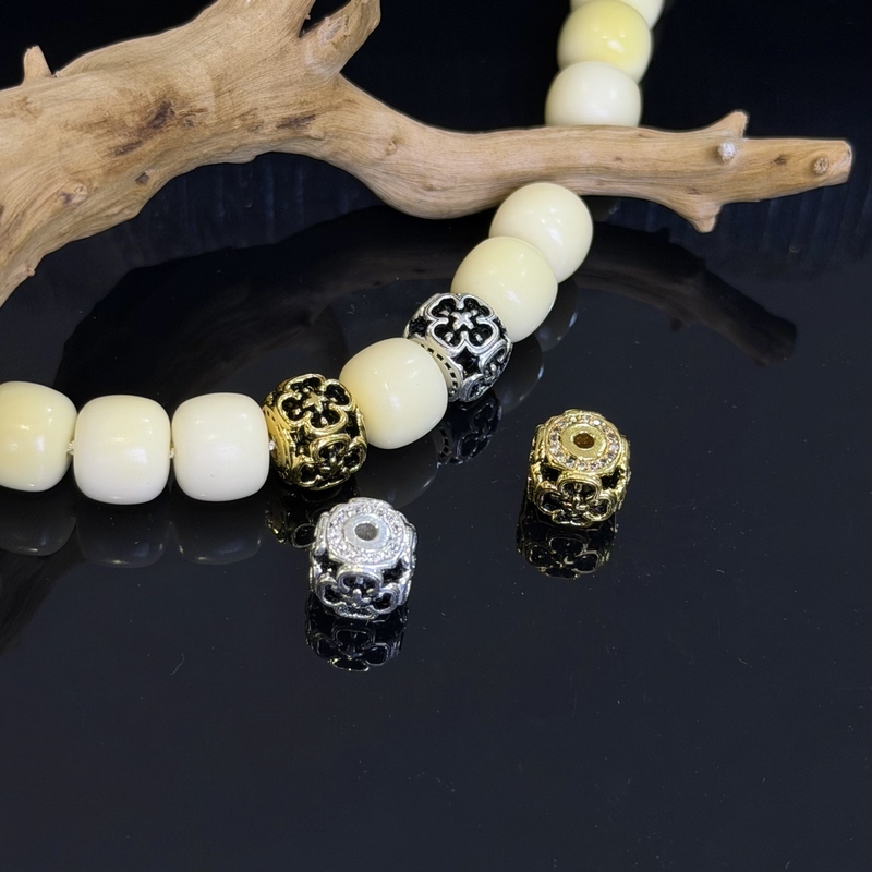 DIY Accessories for Making a Hand-Held Bracelet with Gold-Plated Silver Beads and Top Beads DIY Accessories for Making a Hand-Held Bracelet with Gold-Plated Silver Beads and Top Beads