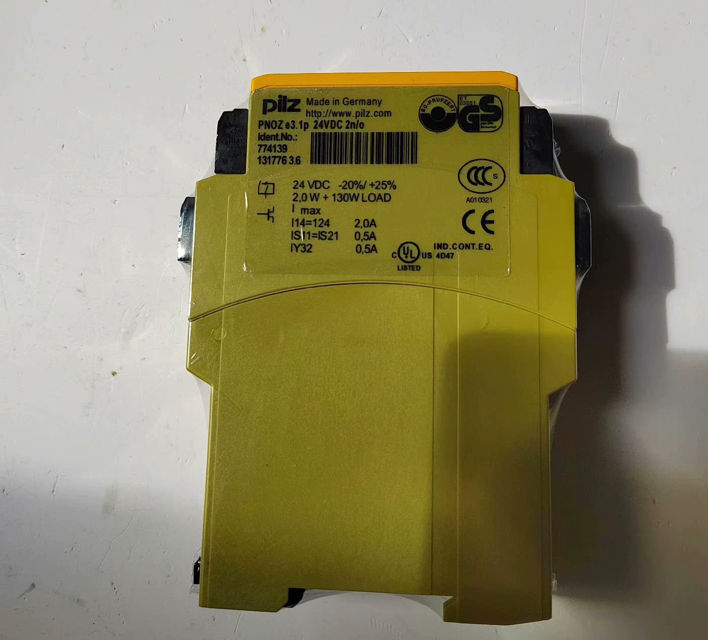 Новый Pilz сигнальный реле PNOZ e3.1p 24VDC 2so 774139 784139
