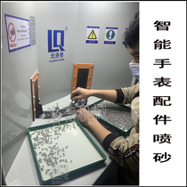 Automatic turntable-type sandblasting machine for the case-case rims of the crown bulls