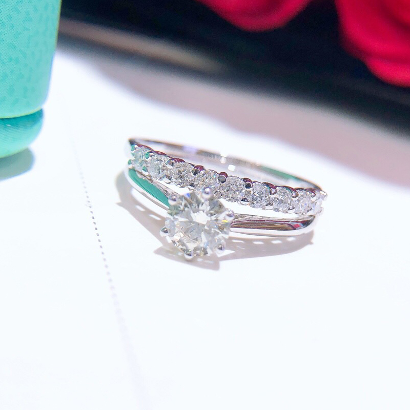 18K Gold Diamond Ring Marriage Engagement Diamond Ring Jurchen Diamond Stacked Simple Versatile Diamond Row