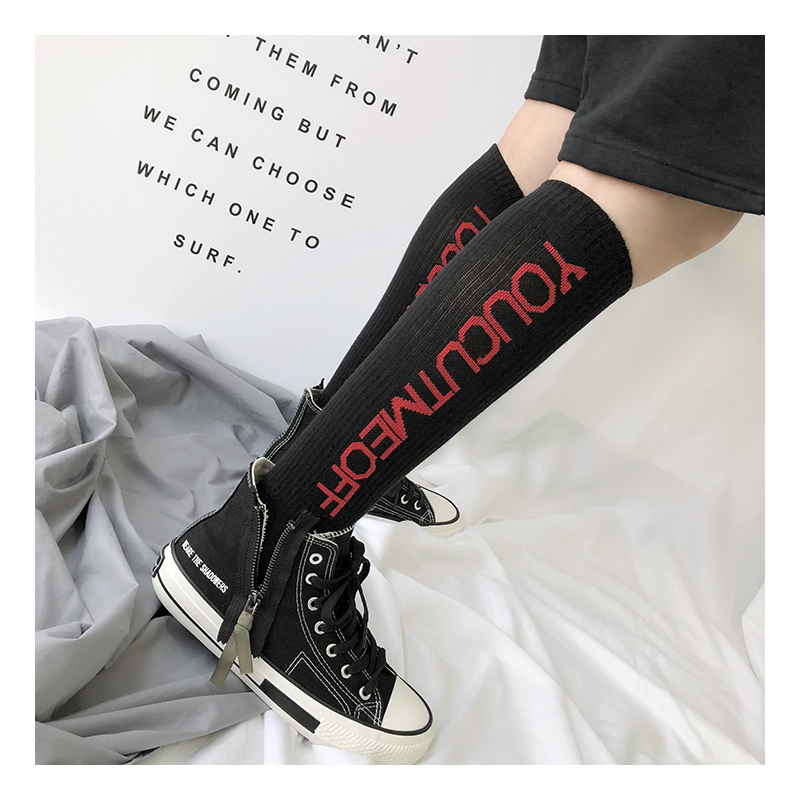 Châu Âu và Mỹ đường phố hip hop vớ nam và nữ vớ thể thao vớ cao ống Harajuku sọc đen trắng sọc chữ cái vớ bê - Vớ sợi tre tất