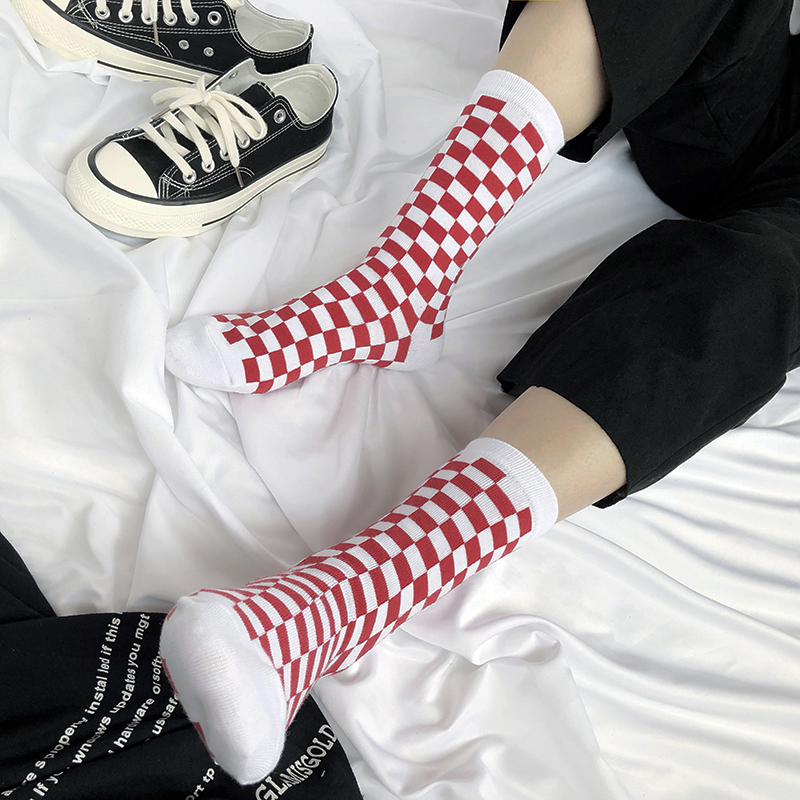 Cặp vợ chồng vớ Harajuku kẻ caro retro kẻ sọc vớ cotton thể thao vớ ống nam và nữ xu hướng vớ trượt ván đường phố - Vớ sợi tre shop tat dep gia re