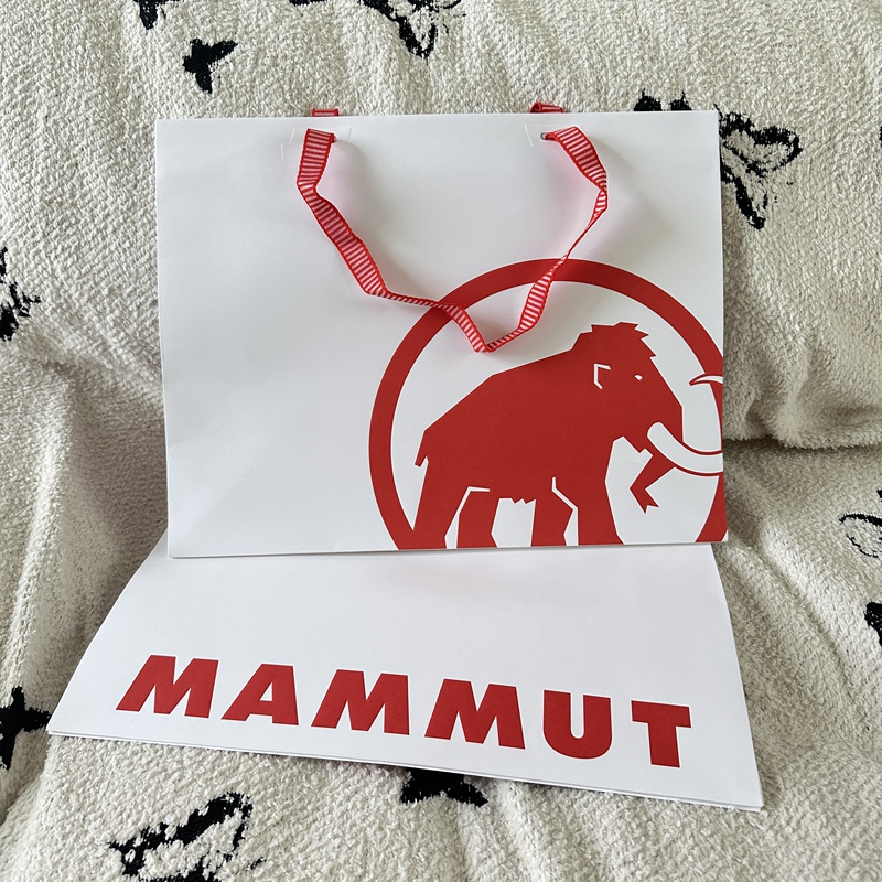 The Latest Version of Mammoth Shopping Bags, Shoe and Clothing Gift Bags, Authentic Handbags from the Store, Guaranteed Authenticity for Gift Giving