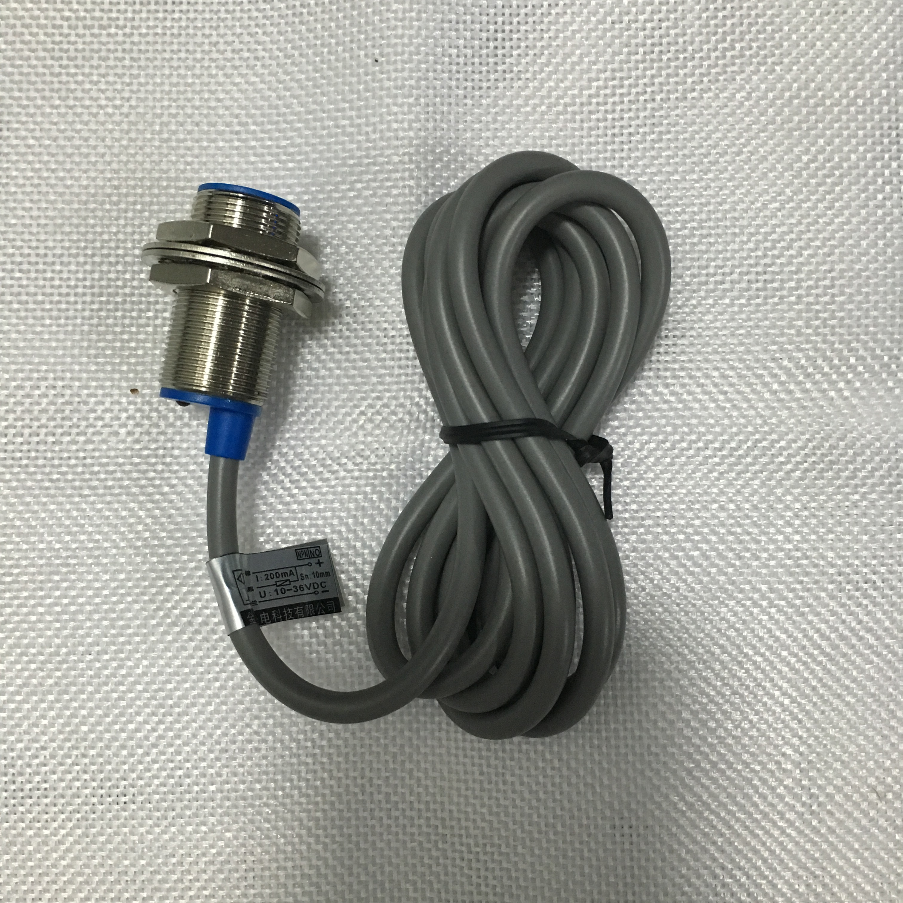 Hot sell Hall close to switch SM18-31010NA MAGNETISMETER MAGNETIC OBJECT Magnet Hall Sensors