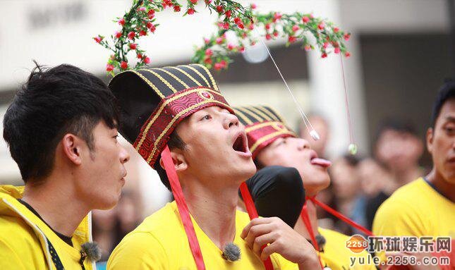 Running man's hat eats sugar Zhuge hat gets married, greets relatives, tricks the groom, props, blocks the door, clears the game card