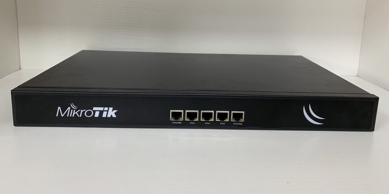 MikroTik RB540G-RM router motherboard with 1 POE connector
