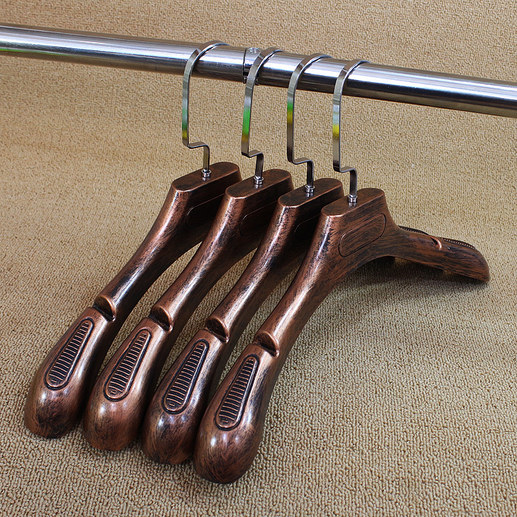 Retro Antique Bronze Thickeneded Plastic Hangers for Men and Women, Trouser Clips, Non-Slip and Traceless Clothes Hangers for Clothing Stores Retro Antique Bronze Thickeneded Plastic Hangers for Men and Women, Trouser Clips, Non-Slip and Traceless Clothes Hangers for Clothing Stores