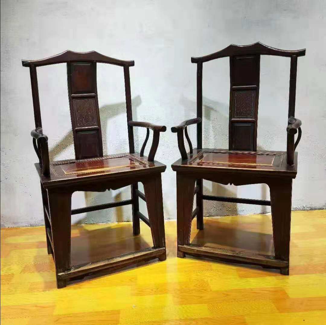 Folk old objects The old chair of the country old furniture old furniture old elm second-hand official hat armchair antique furniture vintage decorations