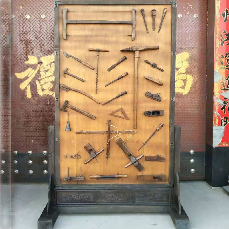Red Culture Nostalgia Collection Old Objects Old Woodworking Tools Screen Museum to display film and TV props pendulum
