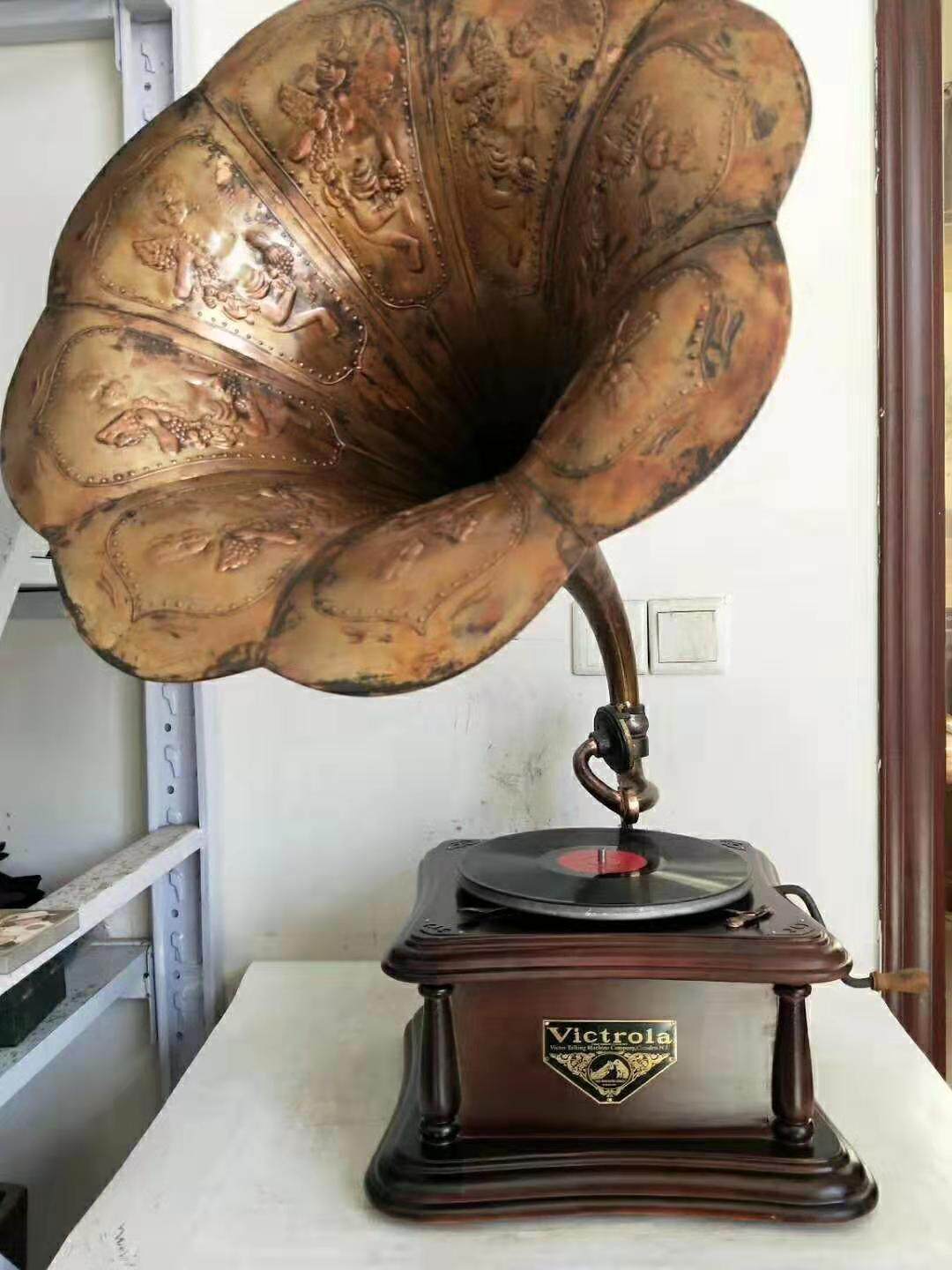 Antique Folk Old Objects Republic of the Sound Machine Old Electric Record Machine Red Culture nostalgia Collection hotel retro furnishing