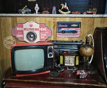  A large number of spot 70-80  s retro black and white TV old-fashioned TV old items ornaments window decoration