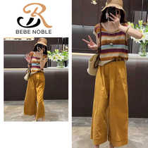 BEBE NOBLE is a complete set of womens summer contrast striped waistcoat sweater and casual pants two-piece set.