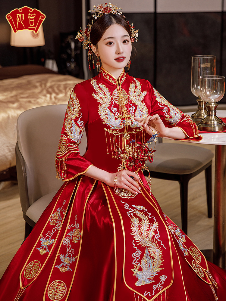 Saton show 2024 new bride Chinese bride service wedding dress new little man married out of the cabinet show Saton show 2024 new bride Chinese bride service wedding dress new little man married out of the cabinet show