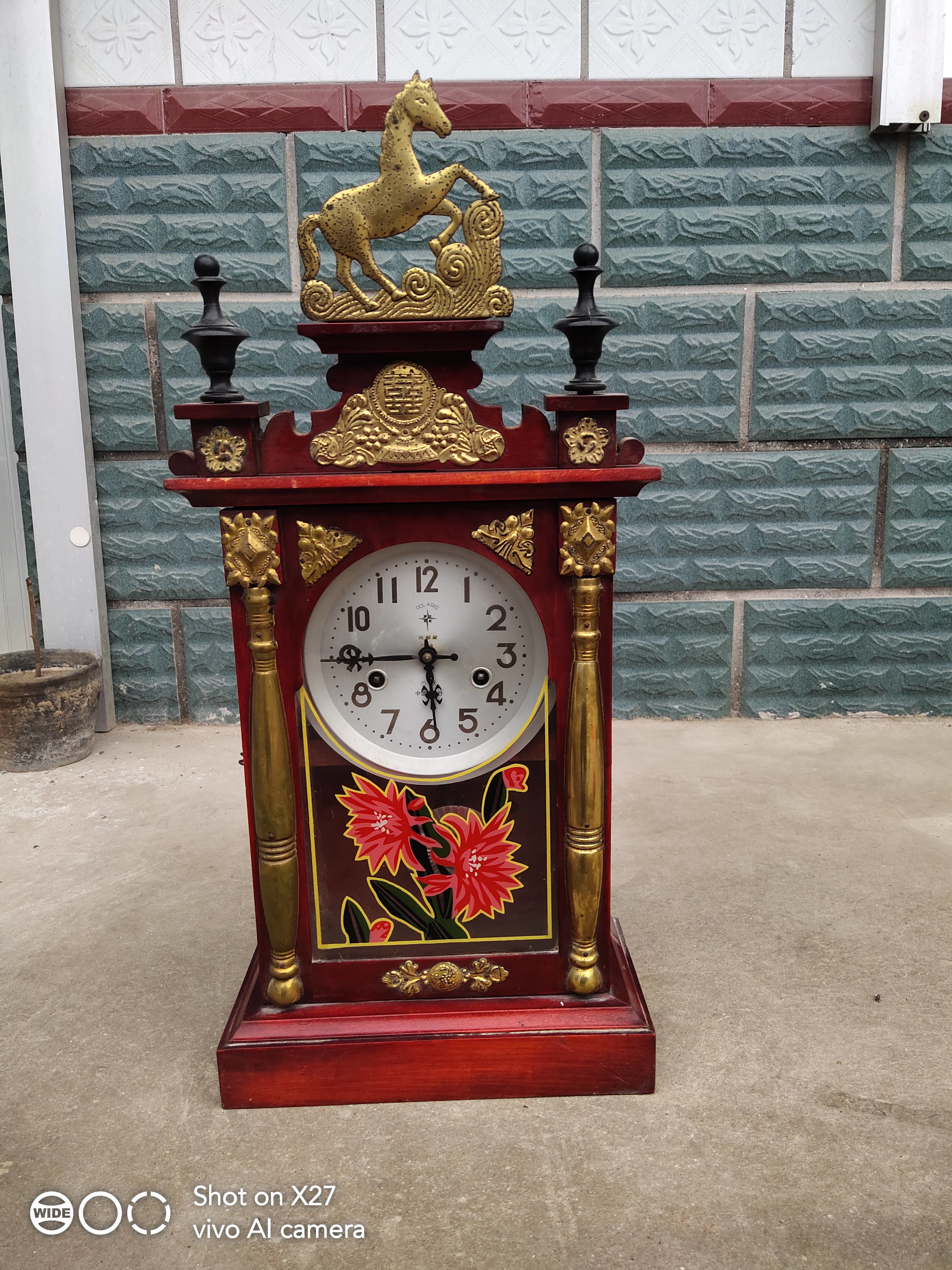 Antique miscellaneous old clock hanging clock clock antique horse head clock film and television props ornaments