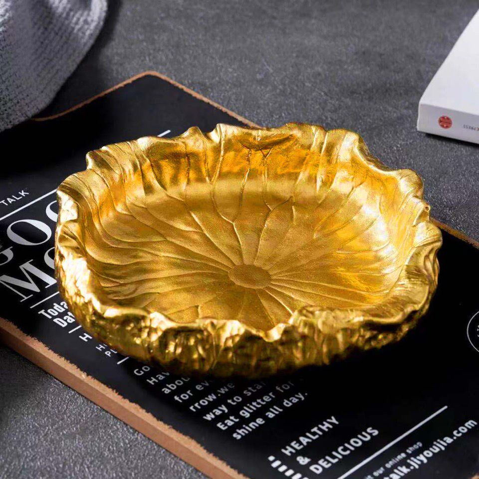 High-end ashtray lotus leaf golden ashtray creative personality trend medium home decoration gift retro new Chinese style