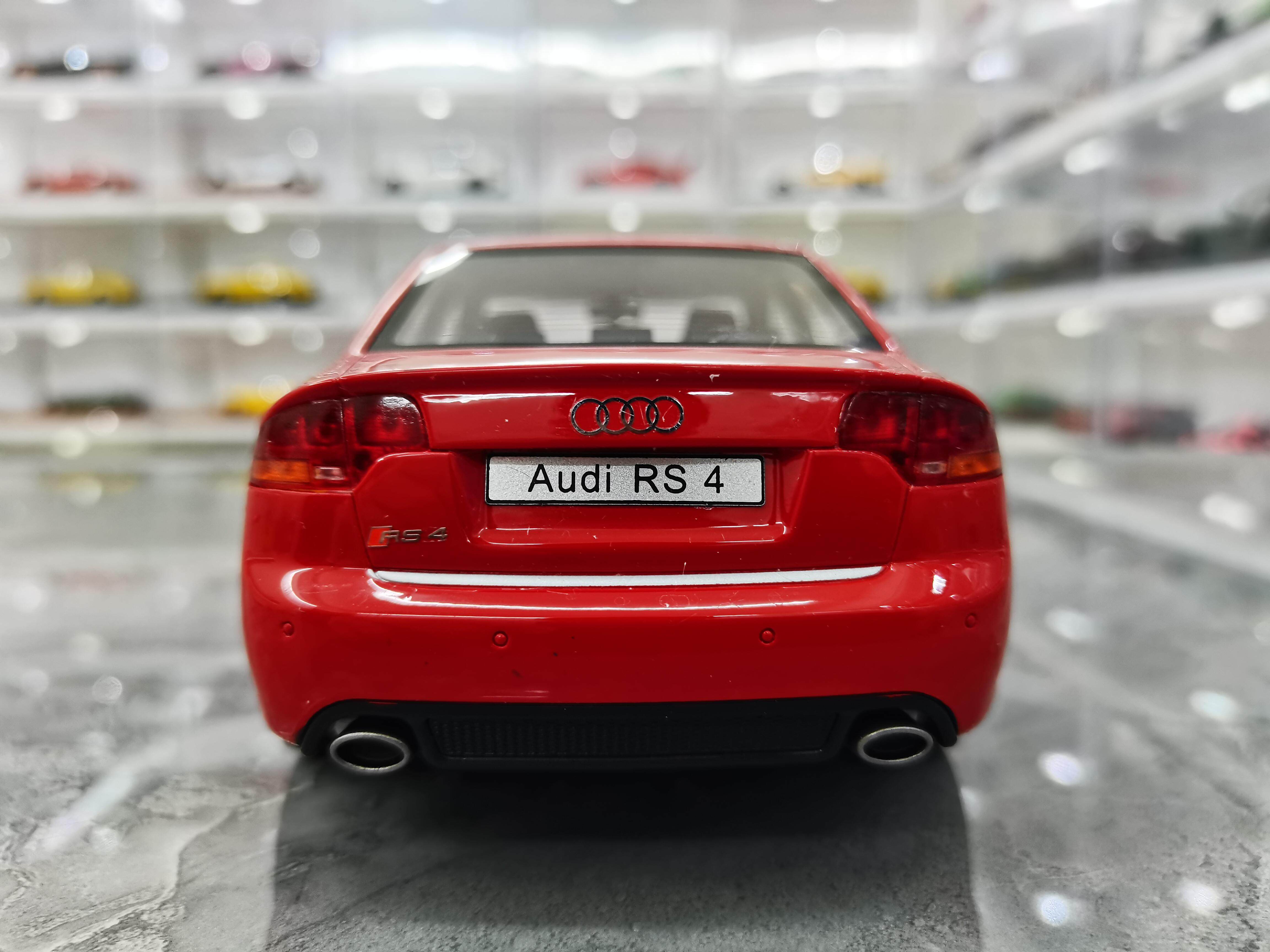 1/18 OTTO Audi RS4 Audi B7 Limited Edition Simulation Resin Car