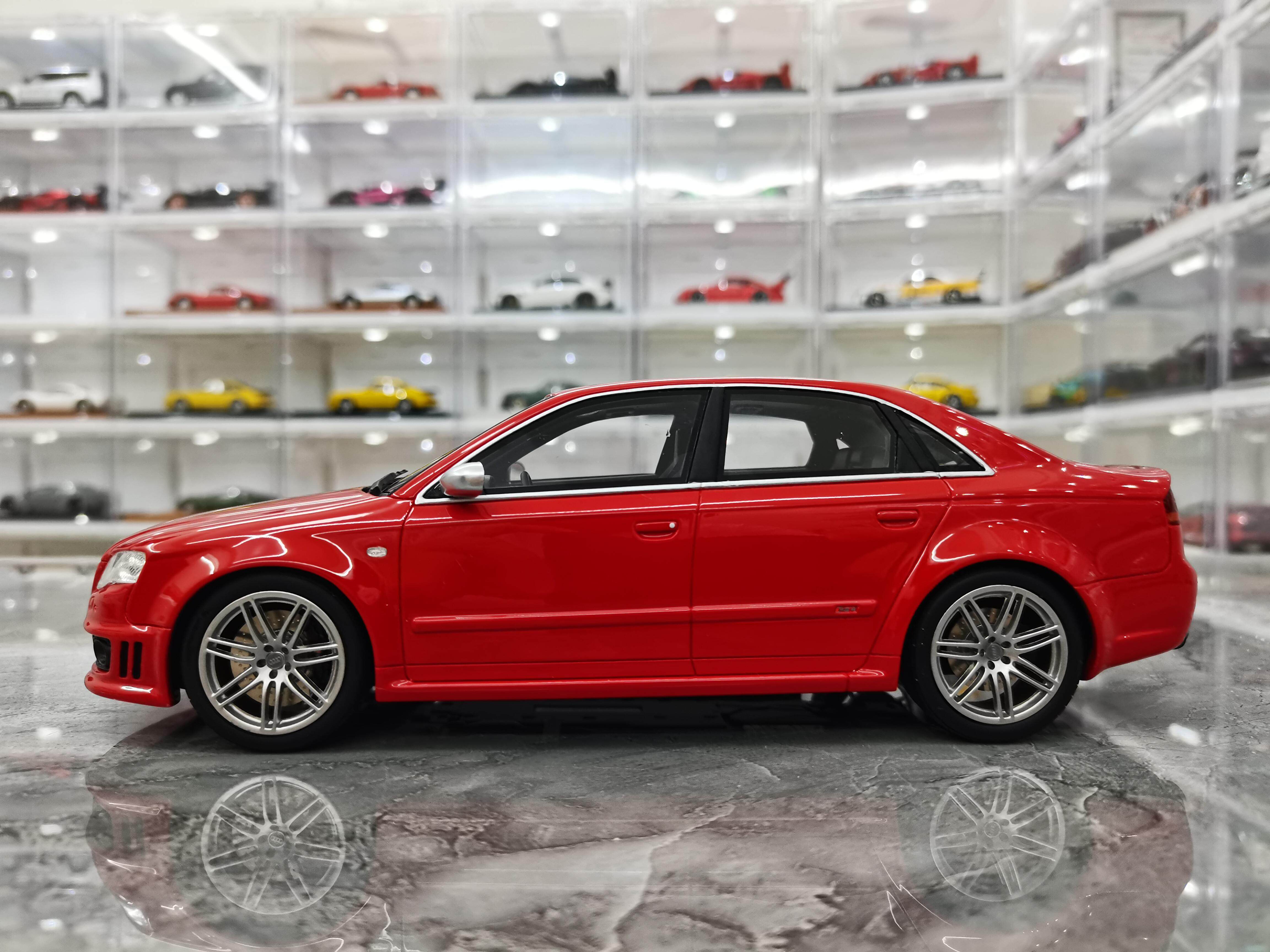 1/18 OTTO Audi RS4 Audi B7 Limited Edition Simulation Resin Car