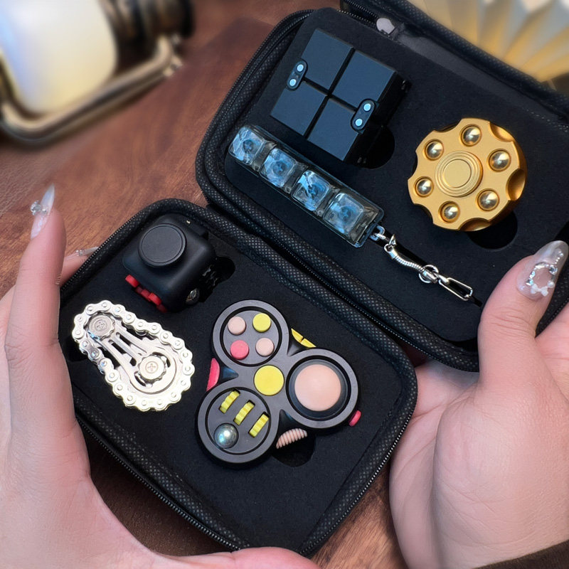 指尖陀螺套装解压玩具便携收纳包减压神器魔方骰子链条黑科技礼物