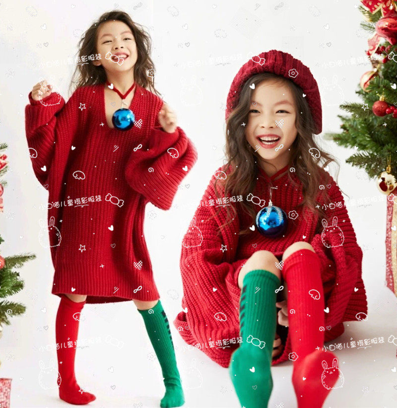 Girl red sweater individuality Write a true picture Children Christmas shooting Topic Costume Children Molka Magazines Cover 