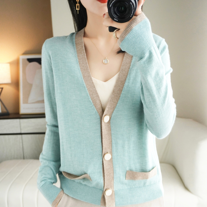 Outside wool knitted sweater 2022 spring and autumn new V - collar edition small fragrance color color coat coat