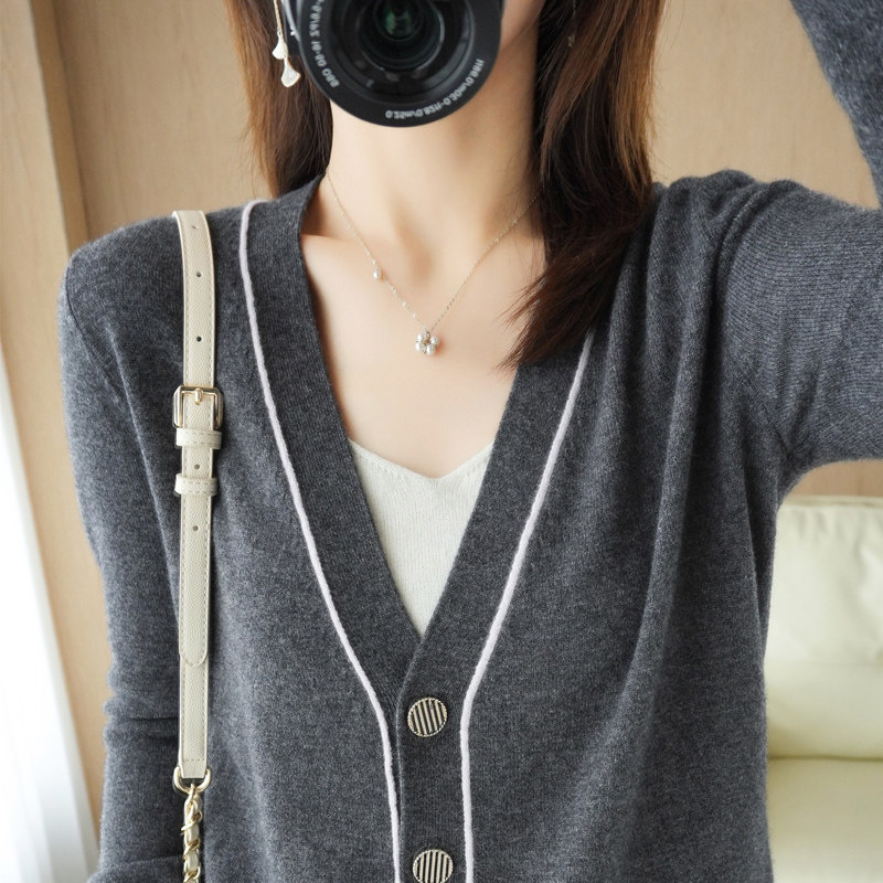 Autumn and winter new knitted cardigan women's thickened non-cashmere sweater with V-neck slim small fragrance bottoming short coat