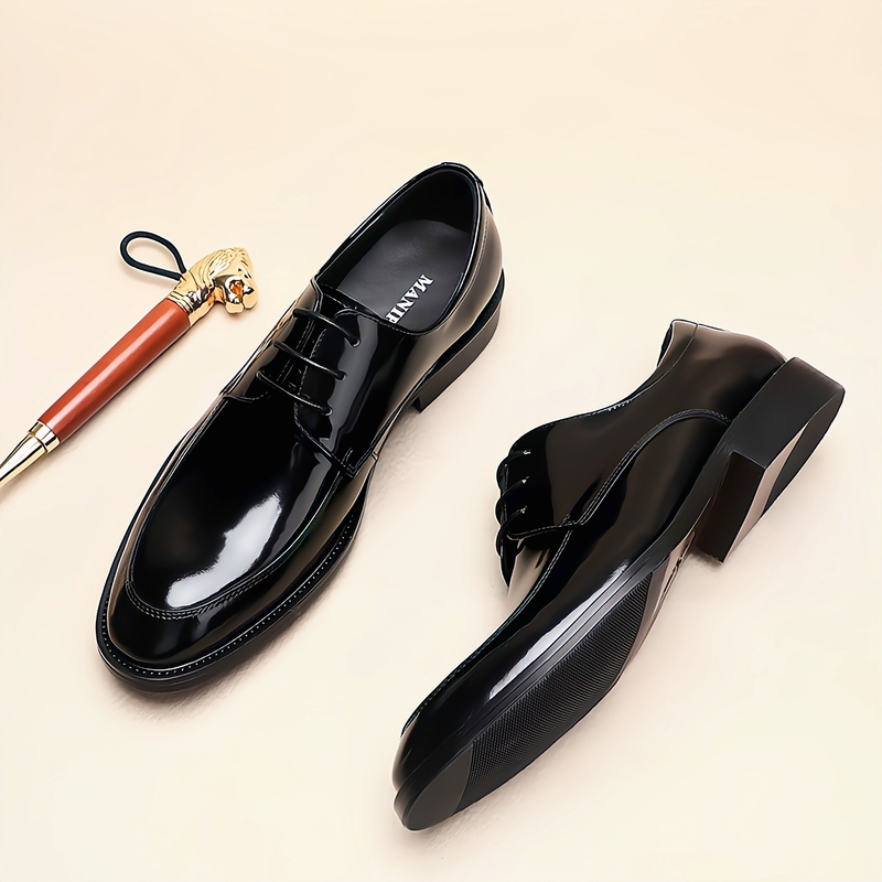 Handmade Men's Genuine Leather Shoes, Fashionable British Style, Business Bright Leather Round-Toe Formal Suit Wedding Shoes, Comfortable and Breathable Single Shoes Handmade Men's Genuine Leather Shoes, Fashionable British Style, Business Bright Leather Round-Toe Formal Suit Wedding Shoes, Comfortable and Breathable Single Shoes