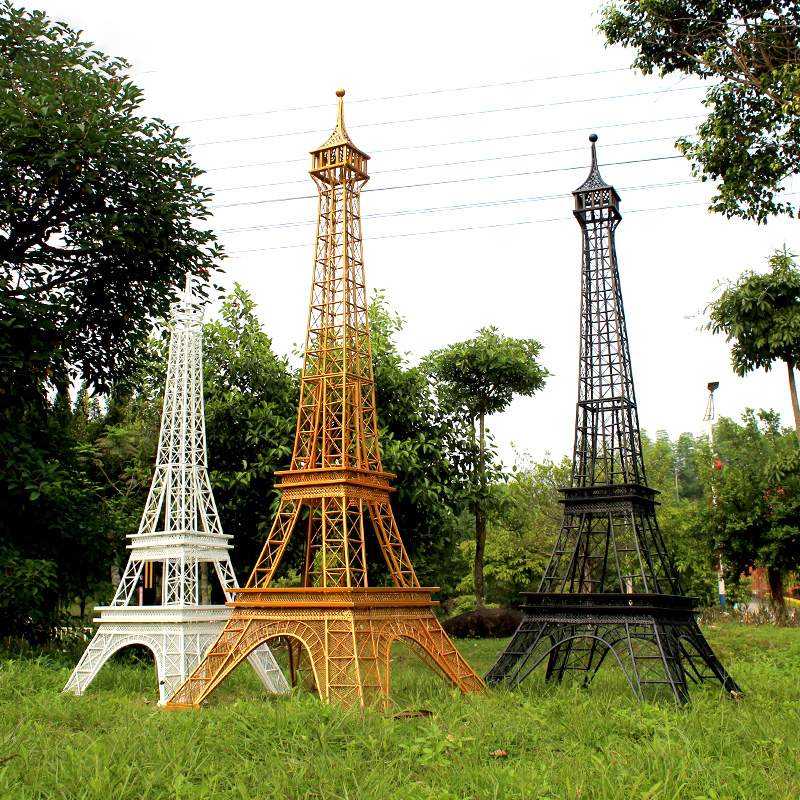 Large-scale Paris Eiffel Tower model ornament floor-to-ceiling wrought iron ornaments plaza outdoor photography wedding props