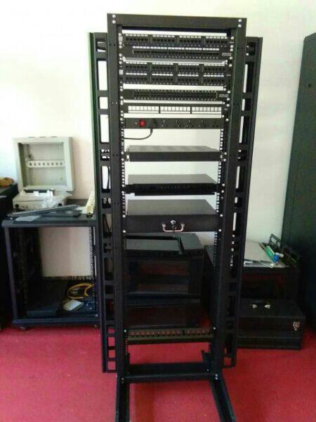 Standard Internet enclosure thickened 1 2-2-meter rack Internet cabling engineering open rack sample display case
