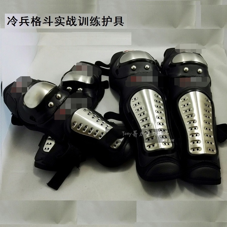 Short soldiers with elbow - guarded steel elbow - guard knee four - piece of short soldiers fight cold weapon against the competitive short soldiers