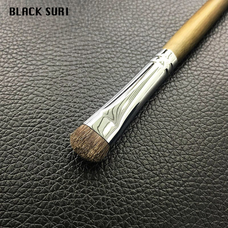 Eye end flat head eye shadow brush soft hair single eye real hair a pony hair smoked eye shadow brush makeup brush