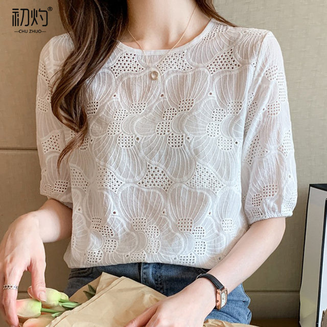 Design sense hollow embroidered small shirt women's short-sleeved 2022 summer new French niche temperament round neck white top