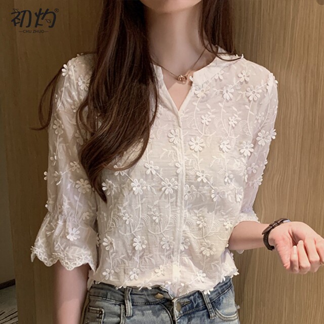 2022 summer new three-dimensional daisy embroidery lace chiffon shirt women's mid-sleeve fashion temperament V-neck top