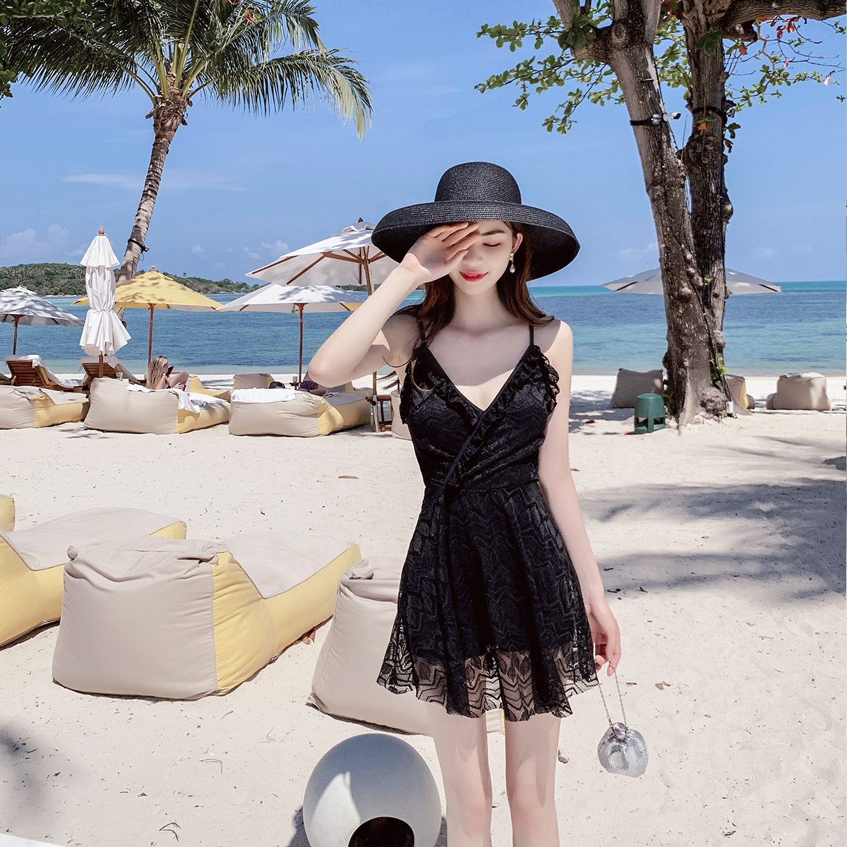 Female swimsuit Xia Lianyin Fashion Skinny Sexy Thin Yarn Dew Back Laces Four-corner Pants Spa Swimming Holiday Korea