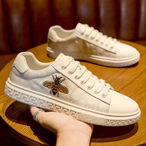 Small white shoes men spring breathable 2021 new Joker trend leather casual shoes flat bottom deodorant shoes men