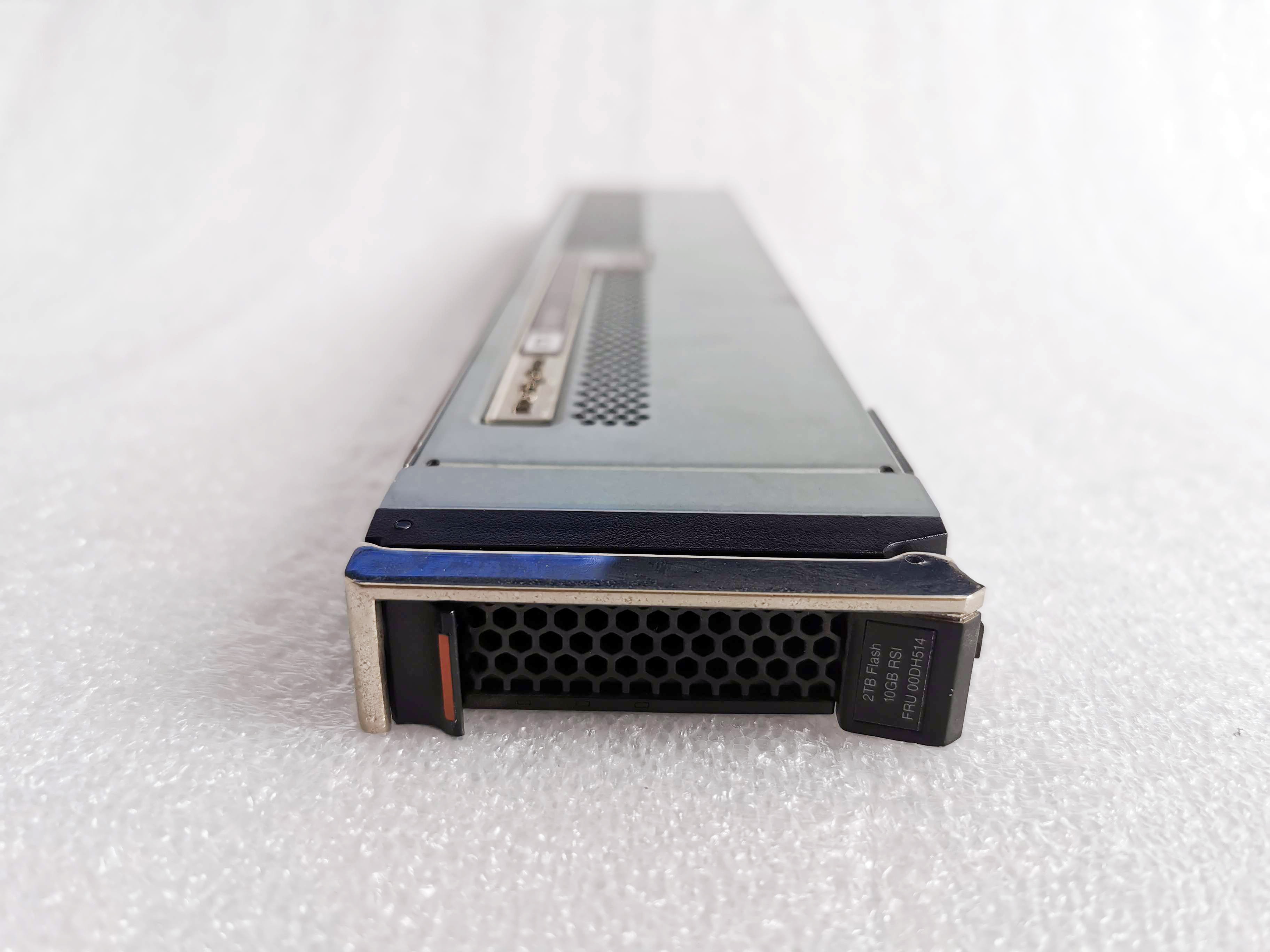 00DH514 00DH514 00DH304 IBM FlashSystem 840900 2TB 10GB SSD flash memory