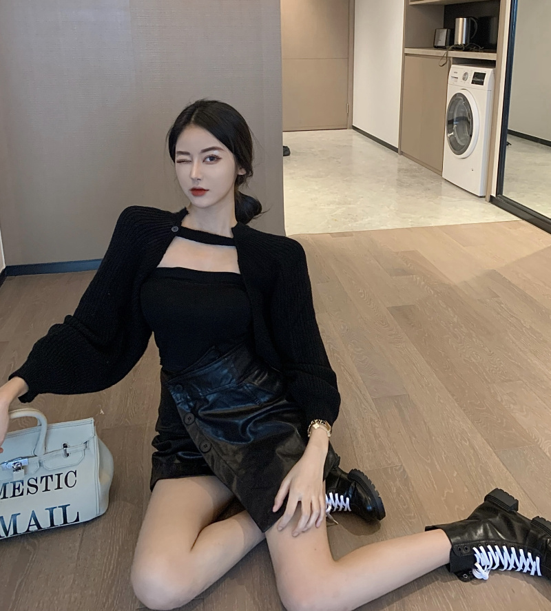 Real price ~ 2020 autumn sweater sweater cardigan + bra + Leather shorts three piece set for women
