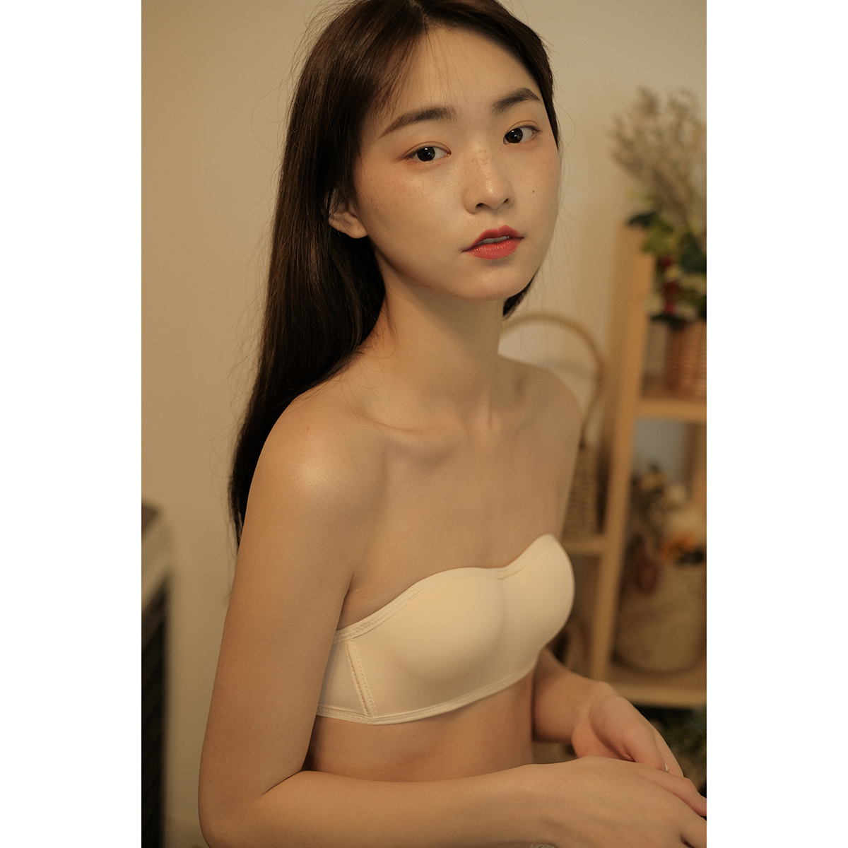 Xin Gang Gang Bra student bandeau underwear Female rimless anti-light detachable strapless bra Non-slip bra