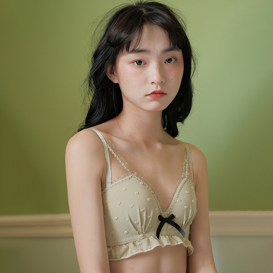 Xin bang help Bra French girl lace gathering underwear no underwire bra student solid color bra woman