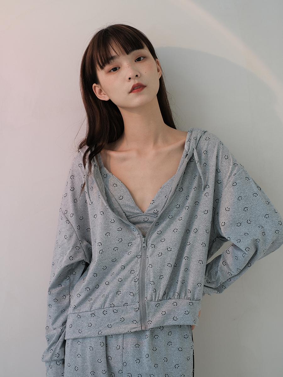 Xinbang help Bra cute smiling face home clothes suspender long pants cardigan three-piece set of pajamas women can wear outside in spring and autumn