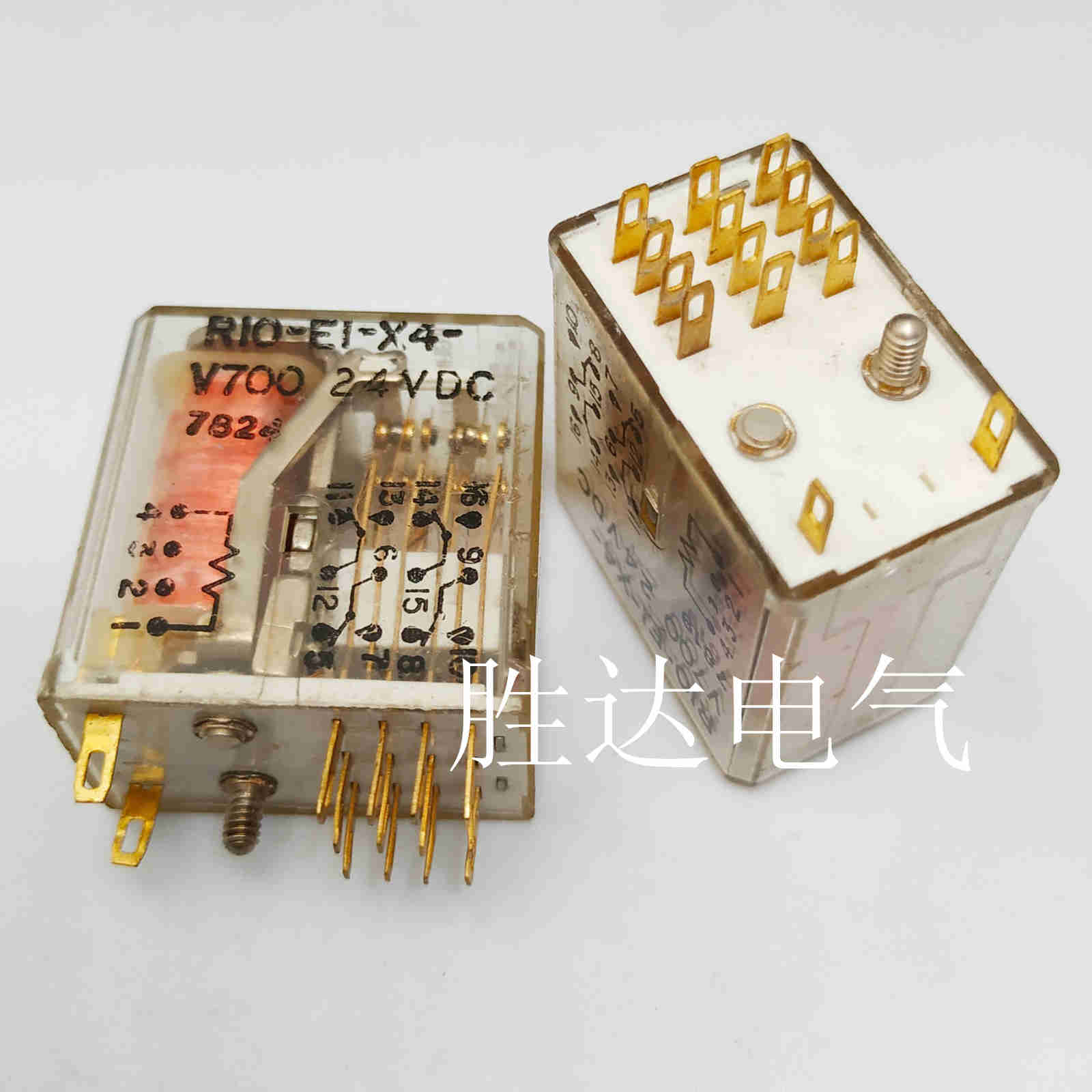 R10-E1-X4-V700 R10-E1-X4-V700 V185 R10-E1-X2 R10-E1-X2 Tyco small relay 14 feet position 12V