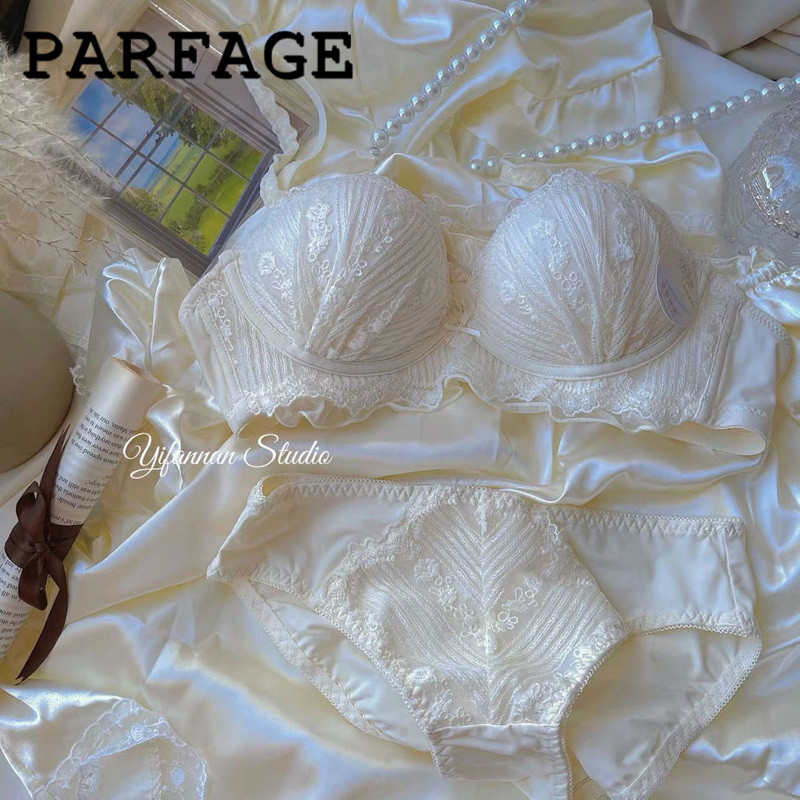 Japanese PARFAGE latex underwear women's strapless bra lace embroidery small chest gather no steel ring underwear set