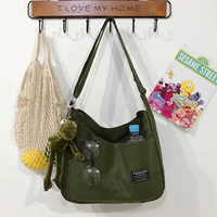 Военный зеленый [с подвеской в виде лягушки]