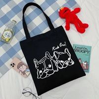 Черный стиль на плечах щенка