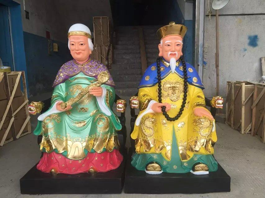 Dedicated to resin Buddha statues gilded painted yellow Three-too-Master Taimilk 1 m 1 Four large family Buddhist statues Yellow Lordaning