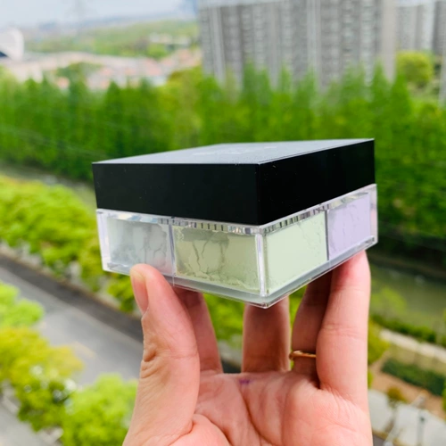 ЖиваншиGIVENCHY Легкая рассыпчатая пудра «Бесшовная звезда» 12 г